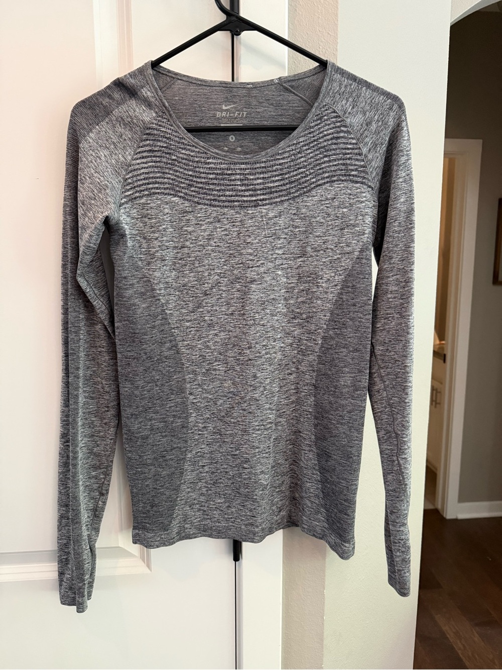 Nike Women's Gray Seamless Long-Sleeve Dri-FIT Top
